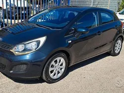 Grigio Usata 2014 Kia Rio Active Tre volumi | 5499 € (Ottimo prezzo)