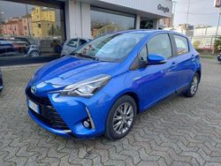 Blu/azzurro Usata 2017 Toyota Yaris Hybrid Active Tre volumi | 11.400 € (Buon prezzo)