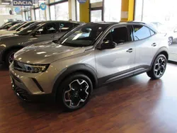 Tetto nero Usata 2024 Opel Mokka Ultimate SUV | 20.990 € (Buon prezzo)