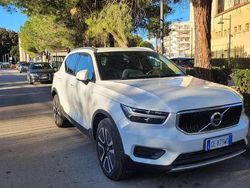 Bianco Usata 2021 Volvo XC40 Momentum SUV | 25.500 € (Buon prezzo)