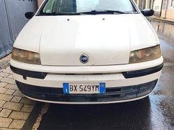 Bianco Usata 2001 Fiat Punto Tre volumi | 699 € (Buon prezzo)
