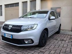 Grigio Usata 2017 Dacia Sandero Lauréate Tre volumi | 5900 € (Ottimo prezzo)