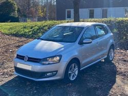 Argento Usata 2013 VW Polo Comfortline Tre volumi | 6900 € (Buon prezzo)