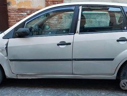 Grigio Usata 2005 Ford Fiesta Ghia Tre volumi | 500 € (Super prezzo)