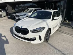 Alpin white pastello Usata 2024 BMW 118 M Sport Due volumi | 33.500 € (Buon prezzo)