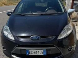 Usata 2011 Ford Fiesta Due volumi | 4000 € (Buon prezzo)