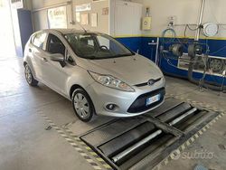 Usata 2011 Ford Fiesta Due volumi | 3700 € (Buon prezzo)