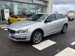 Bianco Usata 2017 Volvo V60 CC Business Edition Station wagon | 12.900 €
