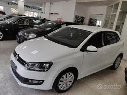 Bianco Usata 2016 VW Polo Tre volumi | 8300 € (Buon prezzo)