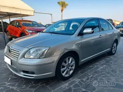 Grigio Usata 2005 Toyota Avensis Tre volumi | 4490 € (Buon prezzo)