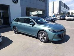 Mariposite green Nuova 2025 VW Passat Business Station wagon | 43.490 € (Buon prezzo)