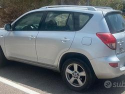Grigio Usata 2006 Toyota RAV4 SUV | 5000 € (Cara)