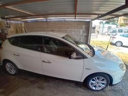 Bianco Usata 2013 Lancia Delta Due volumi | 4999 € (Buon prezzo)