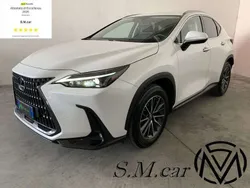 Bianco perla Usata 2023 Lexus NX350h SUV | 48.490 €