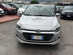 Grigio Usata 2016 Hyundai i20 Comfort Tre volumi | 6499 € (Ottimo prezzo)