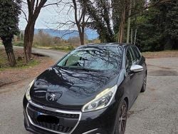 Nero Usata 2017 Peugeot 208 Allure Due volumi | 7500 € (Buon prezzo)