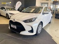 Bianco Nuova 2025 Toyota Yaris Hybrid Active Due volumi | 19.700 € (Ottimo prezzo)