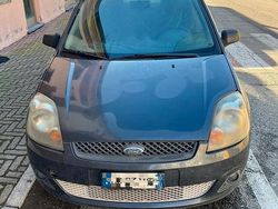Nero Usata 2008 Ford Fiesta Ghia Tre volumi | 3700 € (Molto cara)
