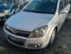 Argento Usata 2007 Opel Astra Cosmo Station wagon | 2100 € (Buon prezzo)