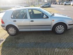 Grigio Usata 2000 VW Golf IV Tre volumi | 2500 € (Buon prezzo)
