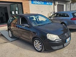 Grigio Usata 2006 VW Polo Comfortline Tre volumi | 2500 € (Buon prezzo)
