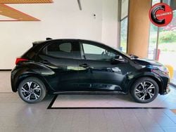 Nero Usata 2024 Toyota Yaris Hybrid Tre volumi | 19.990 € (Buon prezzo)