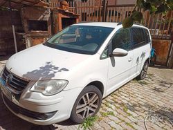 Usata 2009 VW Touran Monovolume | 1000 €