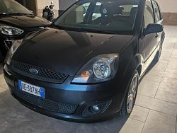 Grigio Usata 2007 Ford Fiesta Tre volumi | 1500 € (Ottimo prezzo)