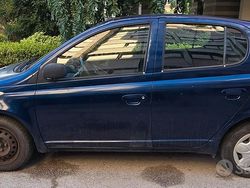 Blu Usata 2001 Toyota Yaris Due volumi | 1300 € (Ottimo prezzo)