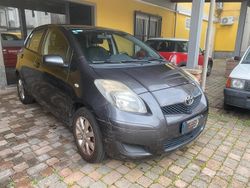 Grigio Usata 2009 Toyota Yaris Tre volumi | 4700 € (Buon prezzo)