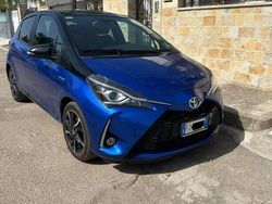 Blu Usata 2017 Toyota Yaris Hybrid Edition Tre volumi | 9000 € (Buon prezzo)