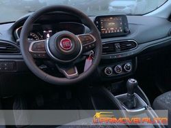 Arancione Usata 2021 Fiat Tipo Cross Tre volumi | 17.300 € (Molto cara)