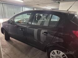 Nero Usata 2006 Opel Corsa Club Tre volumi | 2300 € (Buon prezzo)