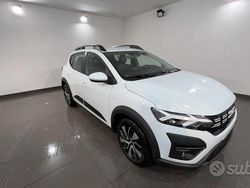 Bianco Nuova 2025 Dacia Sandero Expression Due volumi | 16.990 € (Buon prezzo)