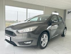 Grigio Usata 2016 Ford Focus Tre volumi | 7999 € (Buon prezzo)