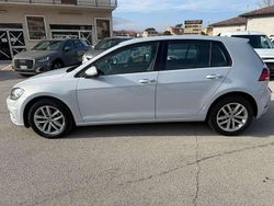 Grigio Usata 2017 VW Golf VII Business Tre volumi | 12.800 € (Buon prezzo)