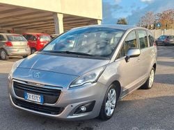 Grigio Usata 2014 Peugeot 5008 Monovolume | 4500 € (Super prezzo)