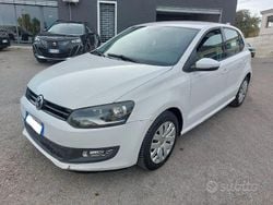 Bianco(met.) Usata 2012 VW Polo Comfortline Tre volumi | 5800 € (Buon prezzo)