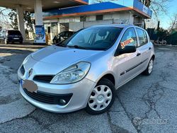 Usata 2007 Renault Clio II Due volumi | 2500 € (Buon prezzo)