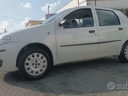 Bianco Usata 2009 Fiat Punto Due volumi | 1900 € (Buon prezzo)