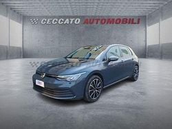 Grigio Usata 2020 VW Golf VIII Life Tre volumi | 15.379 € (Buon prezzo)