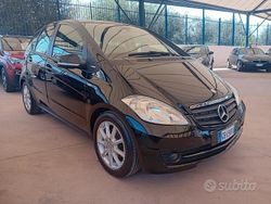 Nero Usata 2010 Mercedes A160 Elegance Tre volumi | 5300 € (Molto cara)