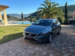 Grigio Usata 2018 Volvo V40 Business Edition Tre volumi | 10.900 € (Buon prezzo)