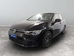 Deep black perlato Usata 2022 VW Golf VIII Life Tre volumi | 20.500 € (Buon prezzo)