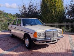 Bianco Usata 1981 Mercedes 240 Tre volumi | 13.000 €