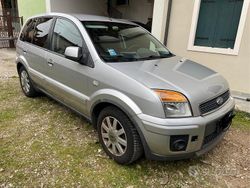 Grigio Usata 2010 Ford Fusion Tre volumi | 3700 € (Cara)