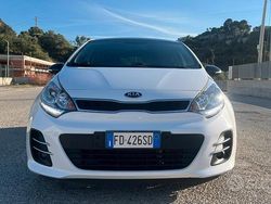 Bianco Usata 2015 Kia Rio Tre volumi | 7800 €