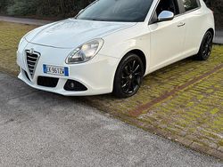 Usata 2012 Alfa Romeo Giulietta Tre volumi | 5300 € (Buon prezzo)