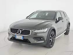Verde Usata 2020 Volvo V60 CC Pro Station wagon | 25.900 € (Buon prezzo)