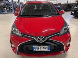 Rosso Usata 2017 Toyota Yaris Lounge Tre volumi | 9800 € (Buon prezzo)